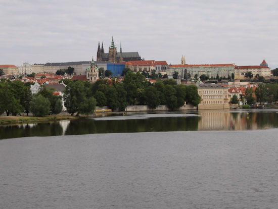 国民劇場前からプラハ城遠景