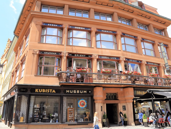 黒い聖母の家(キュビズム建築)