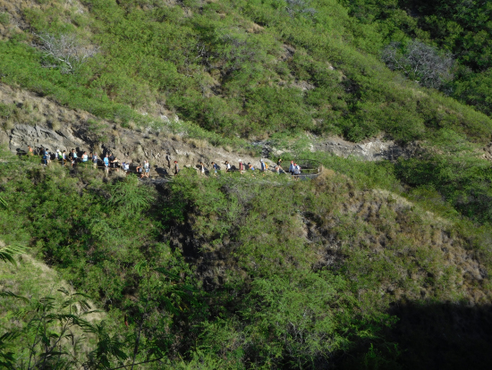 ダイヤモンド・ヘッドで後ろを振り返ると・・・。