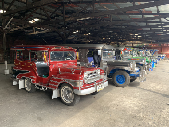 ジープニーの工場