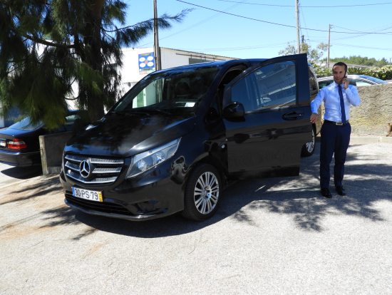 2人でしたが8人乗りのワゴンとガイド兼ドライバーさん