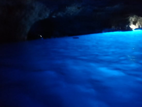 アホ、、いや青の洞窟ww