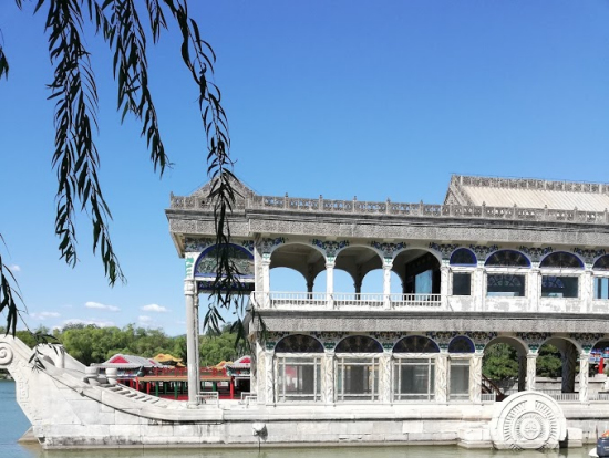 頤和園の石の船