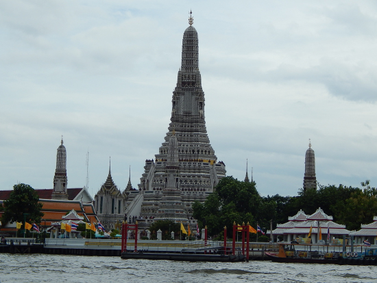 三島由紀夫の小説にあるワットアルンの偉容