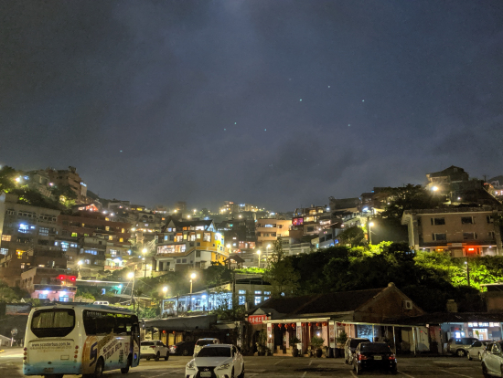 駐車場から見あげた九份