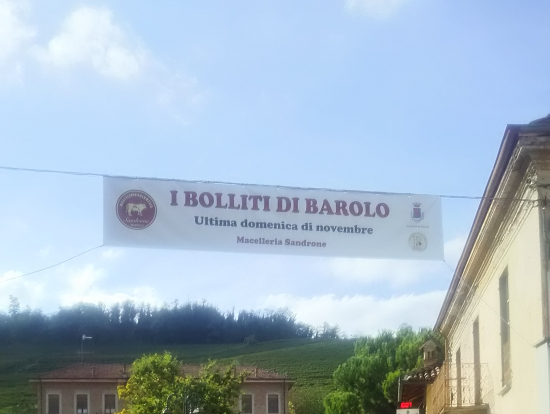 バローロの街の入り口