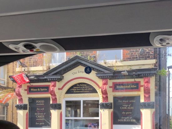 リンゴ母の職場エンプレスパブ(車窓右側撮影)