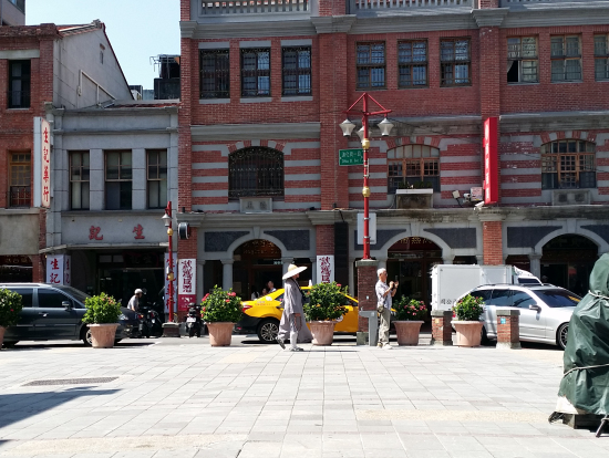 永楽市場と月下老人のお寺の前でドロップオフとピックアップ