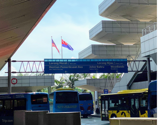 マレーシア側に入国。