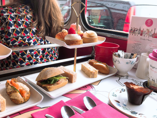 市内観光しながら食事