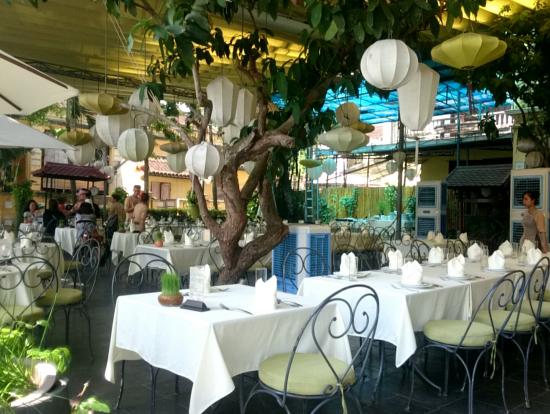 ホイアンにて昼食