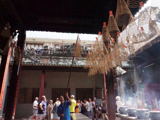 中華寺院ではお線香は3万ドンで購入できます。