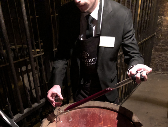 樽から直接試飲できます