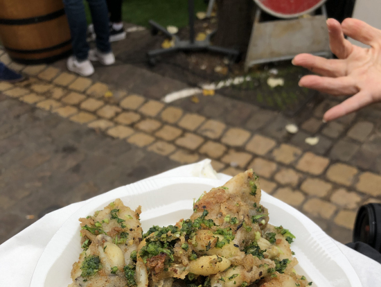 屋台でカエルに挑戦してみました