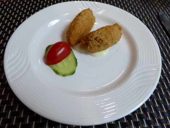 昼食の前菜(バカリャウのコロッケ)