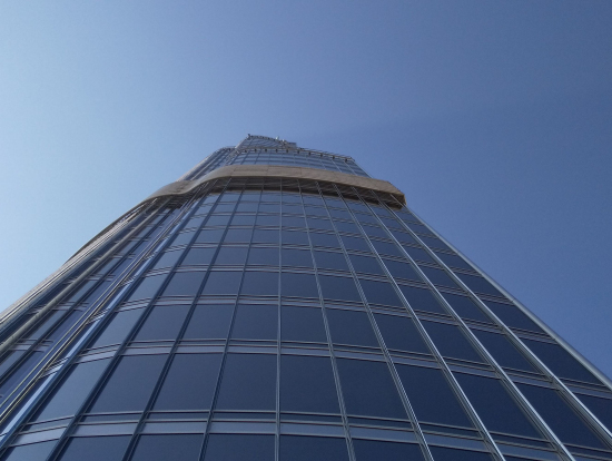 まだまだ上があります。本当に大きなビル。