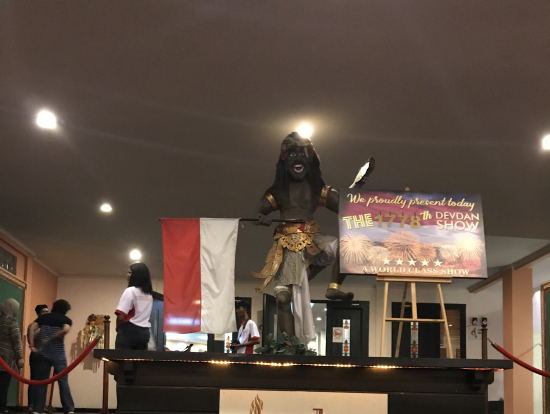 シアターの正面入口