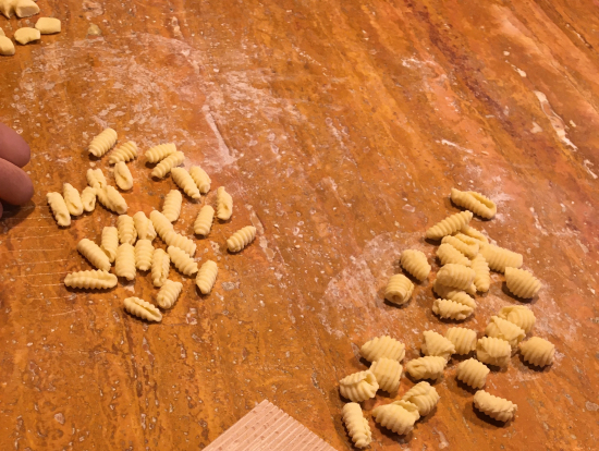 板(名称忘れました)でパスタを！パスタは数種類