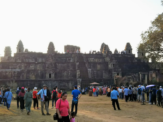 プノンバケン山の遺跡