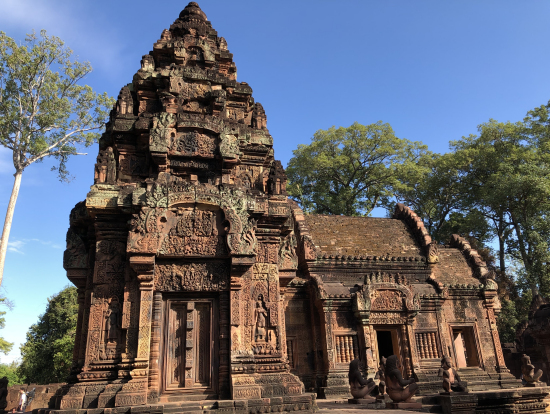 赤土色の遺跡です