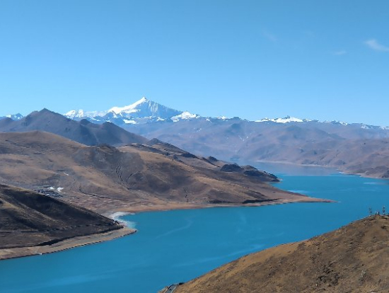 ヤムドク湖、標高4,998m