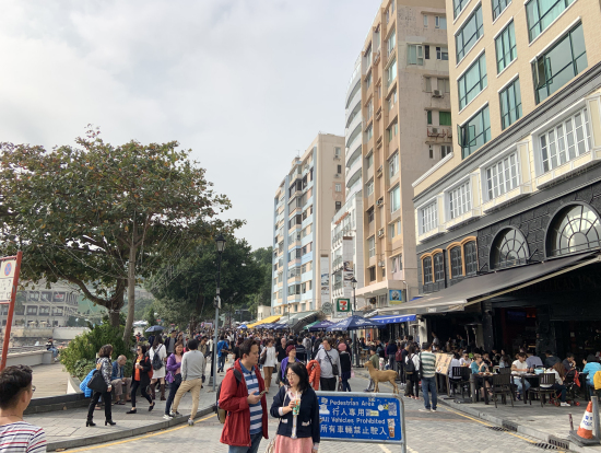 スタンレーはお店が並ぶ港町という感じです。