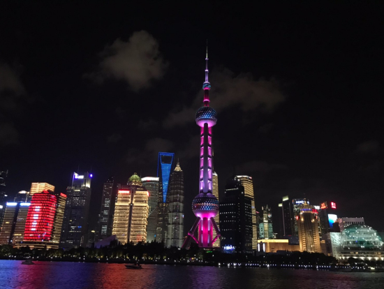 ナイトクルーズは大変混んでいて、個人ではチケットを取るのが大変です。