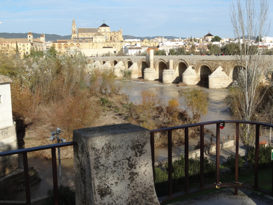 イスラム教とキリスト教が融合したメスキータ