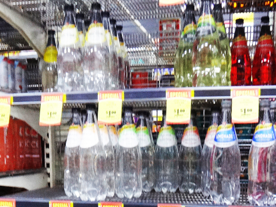 水も１AUD～、スーパーで調達できました！