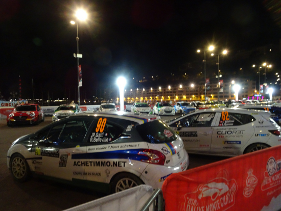 集合したラリー車