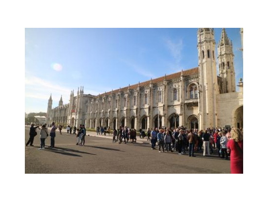 ジェロニモス修道院。室内装飾は素晴らしいの一言です。ここの入場が待ちなしで可能でした。