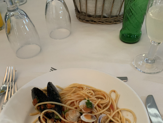 ランチはパスタと海鮮のフライ