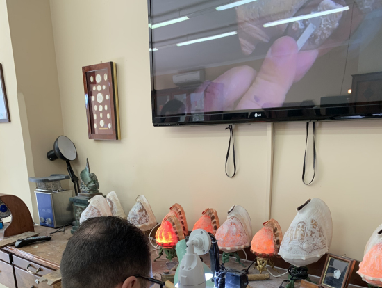 カメオの実演　素晴らしい作品もあります。目の保養ですが。