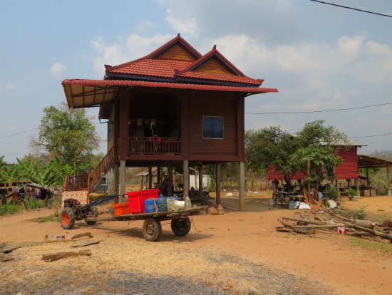 現地民の住居風景