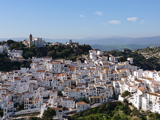 カサレスの白い村