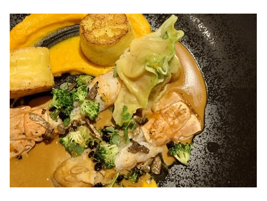 メインは鶏肉とパンプキンソース