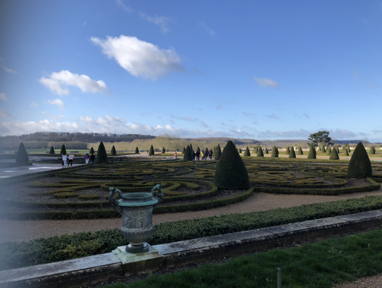 綺麗に整備された広大な庭