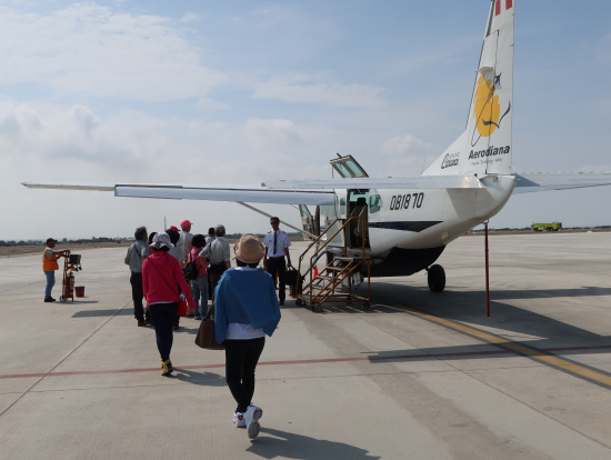 ピスコ空港から地上絵までフライト20分、地上絵20分、戻り20分