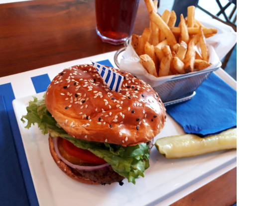 カフェのハンバーガー