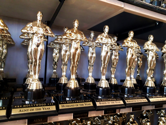 お土産に笑えるオスカー像