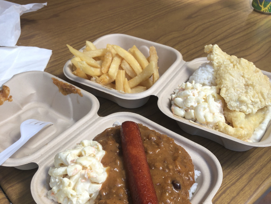 プレートランチを皆でシェア