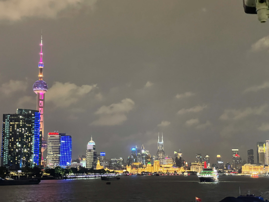 夜景1.外滩側と東方明珠を一望出来ます