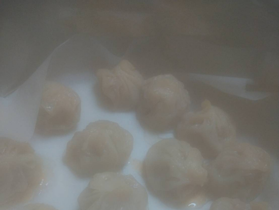 蒸し上がった小籠包、形はご愛嬌で