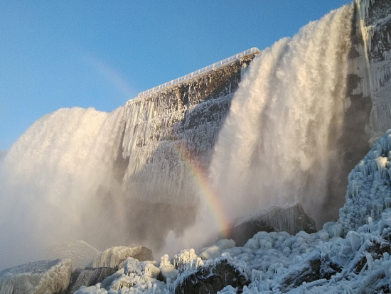アメリカ滝滝つぼ脇:樹氷・虹