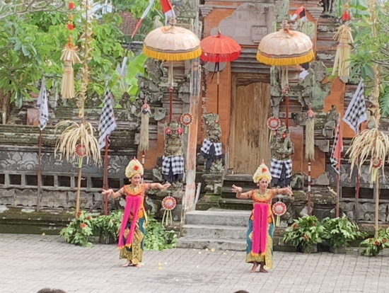 朝のバロンダンス