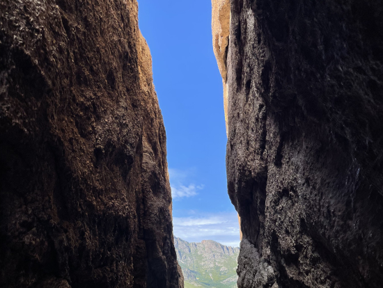 亀石の岩間からの眺め