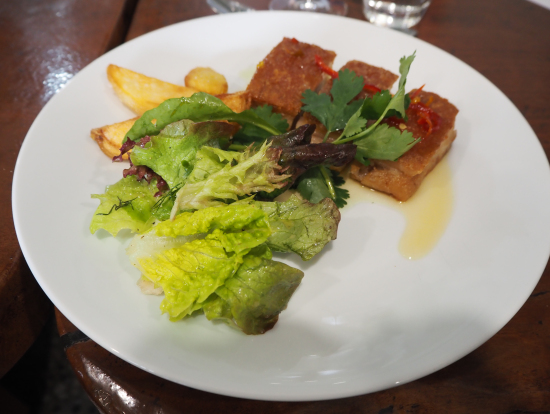 昼食のポークベリー。ポークに焦点があってませんでしたね…(^_^;)