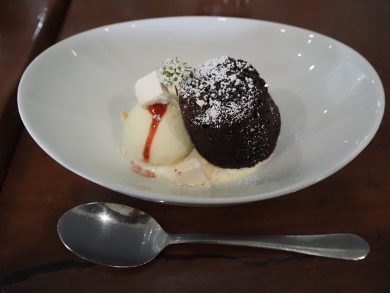 デザートも選択できました。写真はチョコレートプディング。