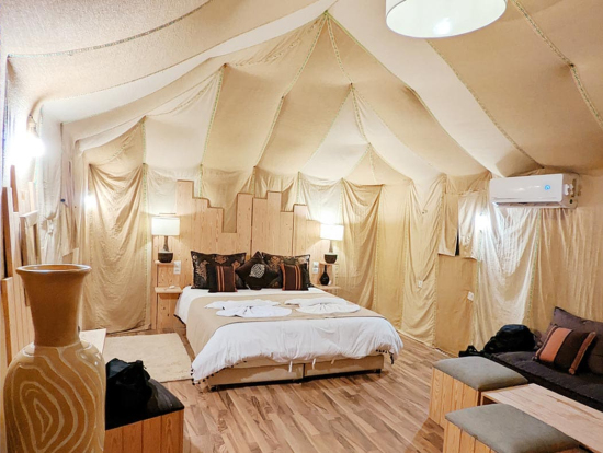 砂漠のラグジュアリーテント