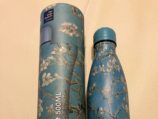 中がステンレスの500MLのボトルです。